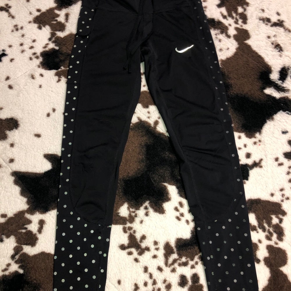 nike leggings with side and back pocket
